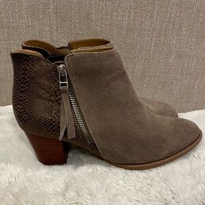 Vionic Taupe Annie Suede Snake Print Ankle Boots Women’s Size 8.5